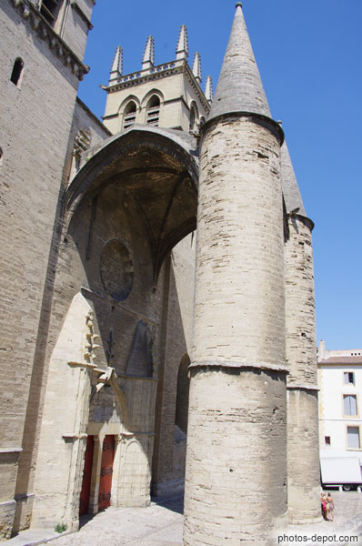 photo de Cathédrale fortifiée St Pierre
