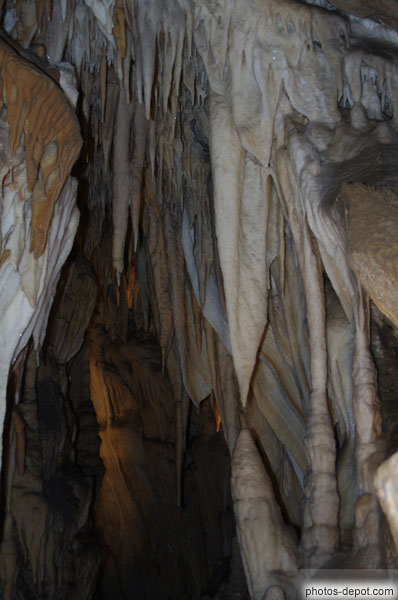 photo de draperies et colonnes