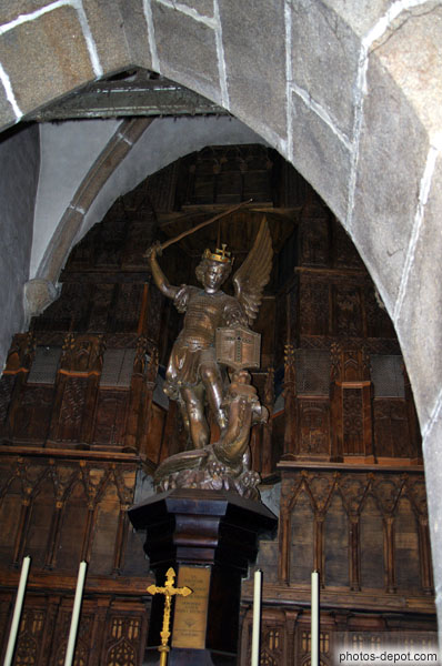 photo de St Michel chassant le dragon