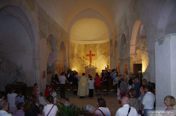 photo d'intÃ©rieur chapelle romane