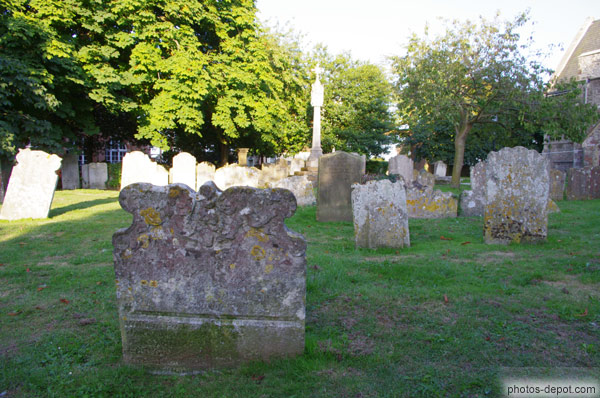photo de cimetière et croix de l'Eglise Ste Mary & St Eanswyth