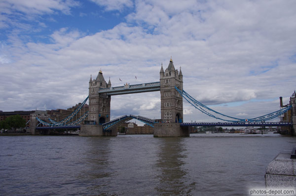 photo de Le pont de Londres s'ouvre...