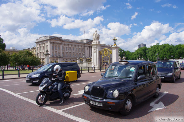 photo de Taxis devant Buckingham Palace