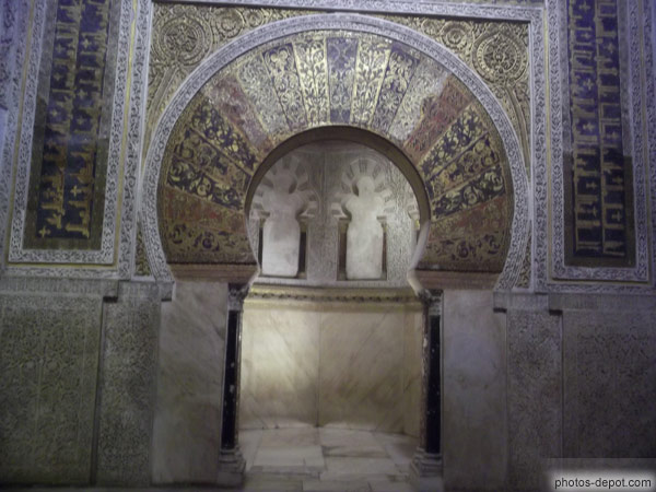 photo d'arc outrepassé aux décors doré