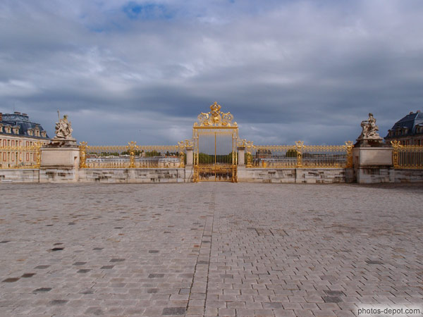 photo de grille dorée