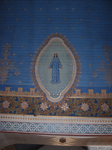 photo d'apparition peinte au plafond de l'église