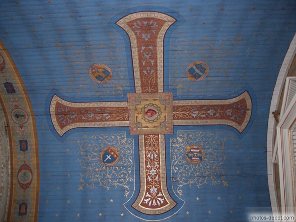 photo de plafond de la nef, église de Pontmain