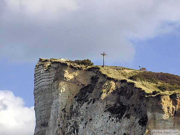 photo de croix surplombant la falaise de Fecamp