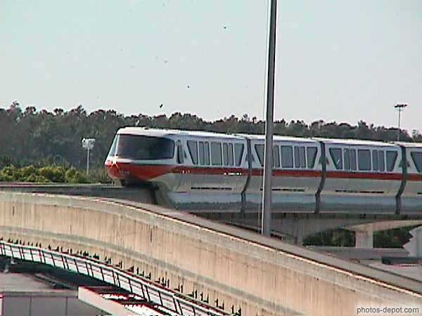 photo de train monorail