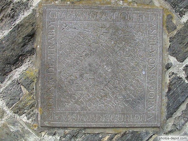 Plaque du tombeau du bienheureux chevalier Gobert d'Aspremont Belgique, Abbaye de Villers, Photo 2004