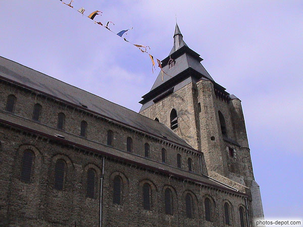 photo de tour carrée du transept