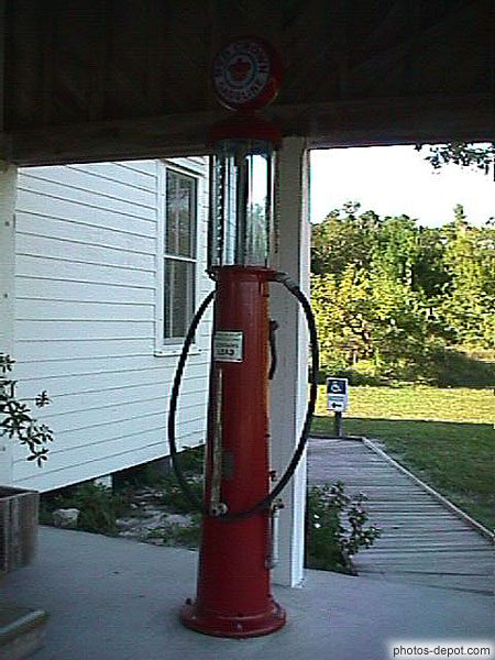 photo de vieille pompe à essence