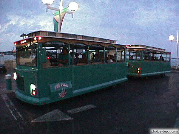 Bus de visite du port