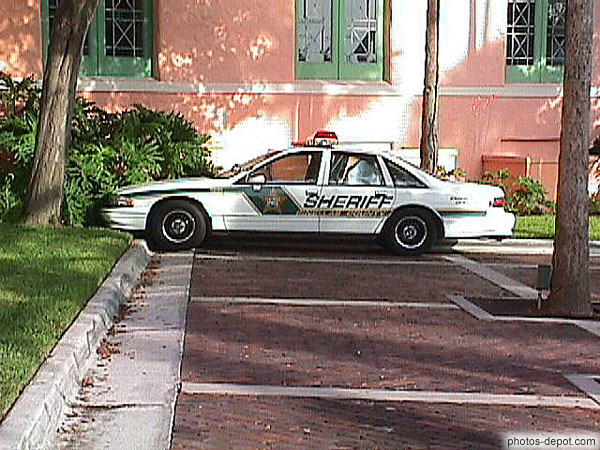photo de voiture du shériff