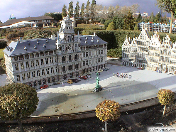 photo de Belgique, Anvers, hotel de ville, maisons des corporations et fontaine Brabo