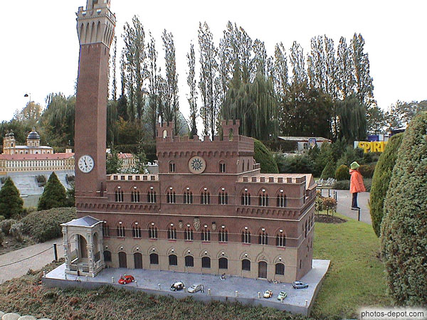 photo d'Italie, Sienne, Palazzo Pubblico, tour de 102m de haut, XIIIe