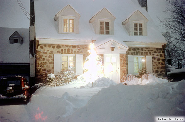 photo de Noël, maison illuminée