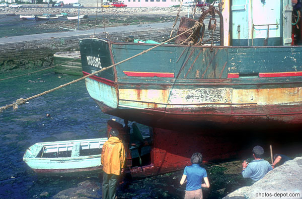 photo de vieux bateau de pêche à cale seche