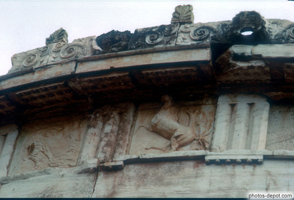 Bas relief cheval
