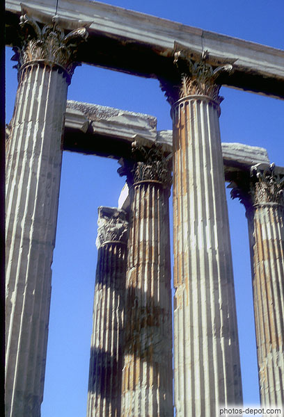 photo de colonnes alignées
