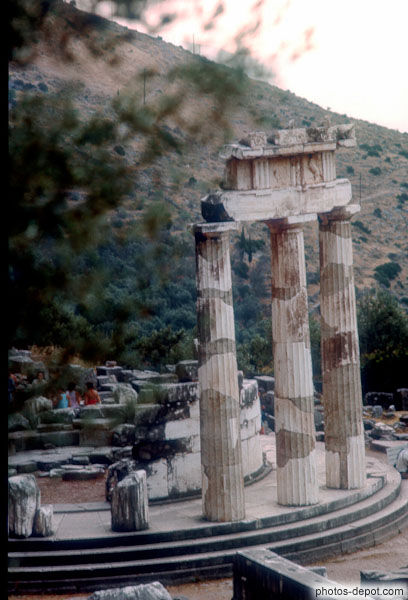 photo de colonnes marbrées du temple d'Athena