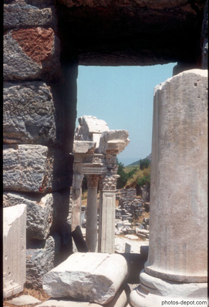 photo de Situé à 20 km de la ville de Kusadasi, le site archéologique de la ville d'Éphèse est l'un des des plus important de Turquie