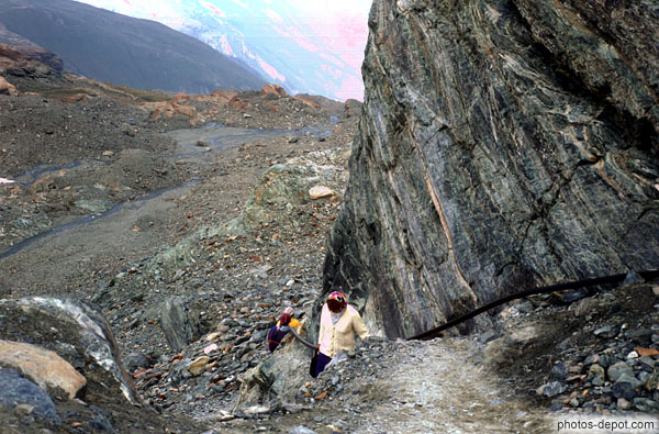 photo d'escalader la montagne
