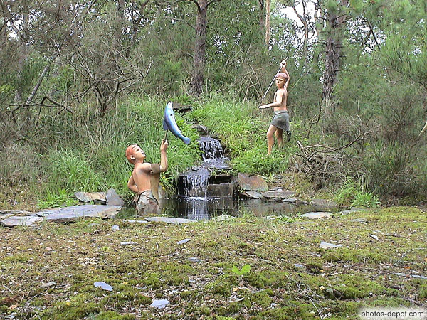 Enfants à la pêche au harpon