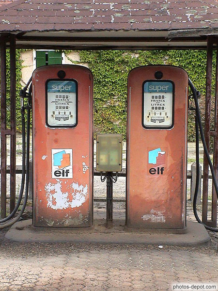 photo de vieilles pompes à essence