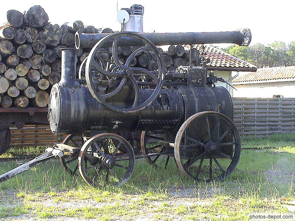 photo de vieille locomotive à vapeur