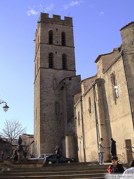 photo de tour clocher de l'église romane