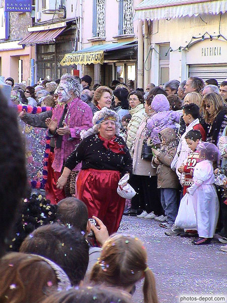 photo de vieille femme costumée