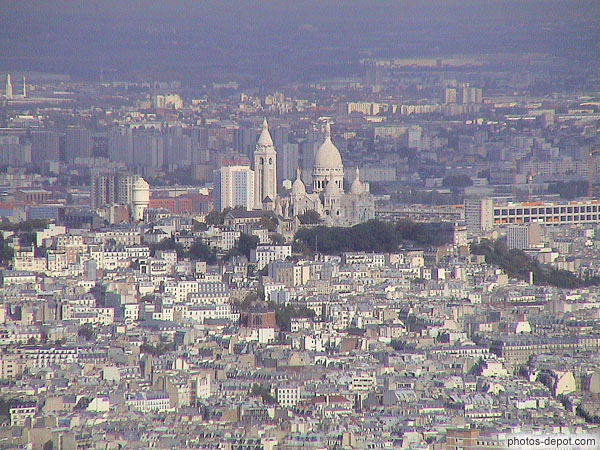 photo de Basilique blanche de MontMartre vue de la tour Eiffel
