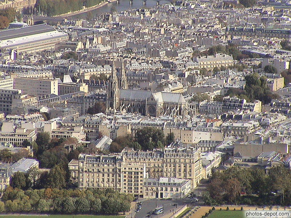 photo de St Germain des prés aux 2 flèches vue de la tour Eiffel