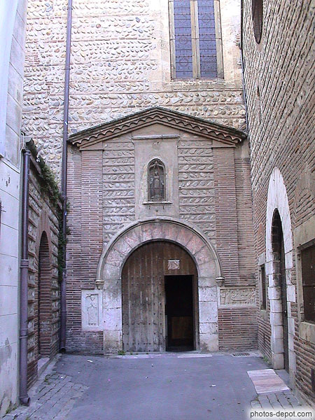 photo d'entrée et facade Cathedrale St Jean
