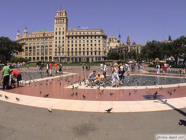 photo de Partie centrale de la Plaza Cataluña