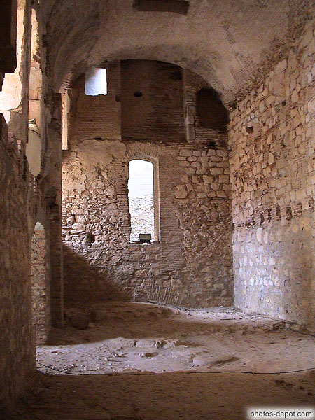 photo d'ancienne chapelle en ruines