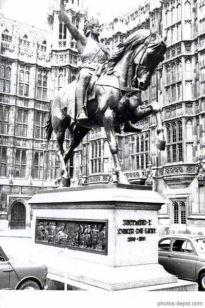 photo de Bronze Richard Coeur de Lion et bas relief croisades Old Palace Yard devant Westminster Abbey
