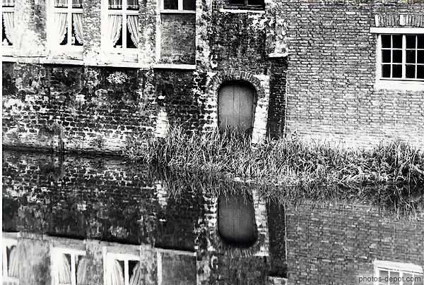 photo de porte donnant sur le canal