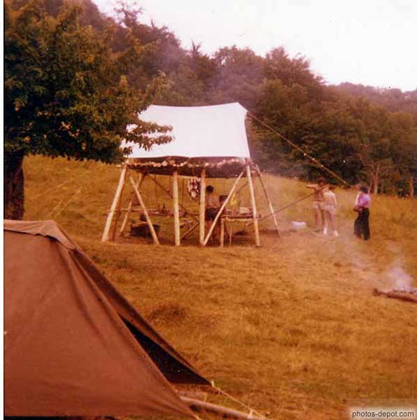 photo de tente surélevée