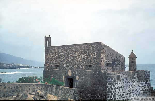 photo de chapelle fortifiée