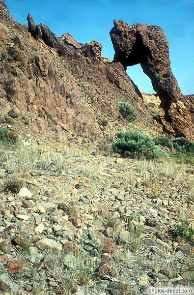 photo de rocher formant une arche