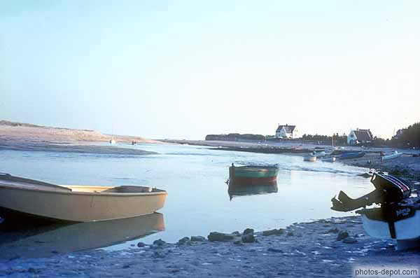 Barques sur la rive