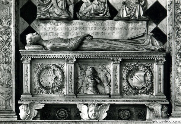 photo de sculpture de la superbe tombe de Medea par Colleoni en 1470