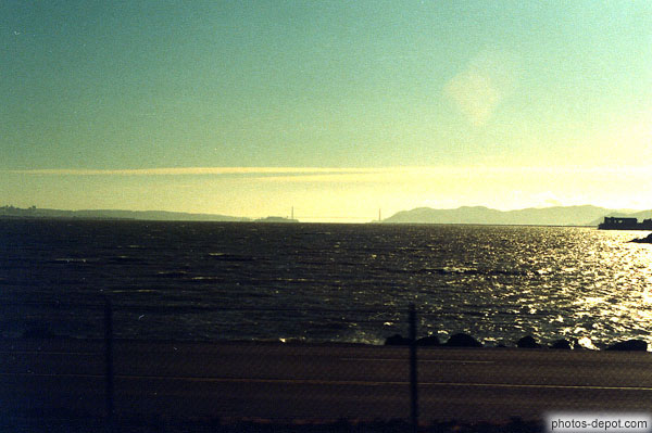 Golden Gate à l'horizon