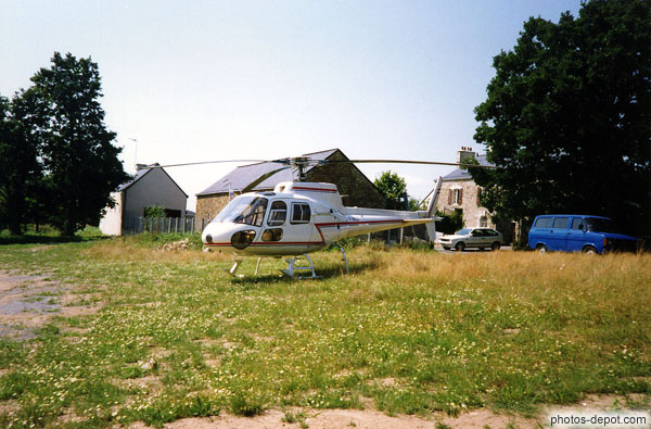 photo d'Hélicoptère de 3 quarts