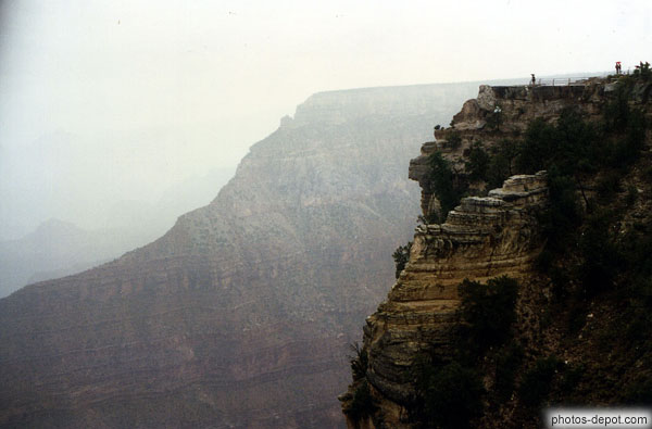 photo de rocher au dessus du Canyon