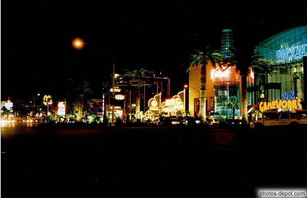 photo de Rue illuminée à Las Vegas la nuit