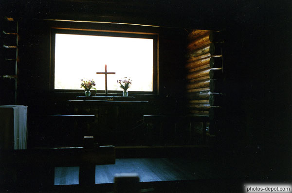 photo d'intérieur chapelle episcopale en bois de la transfiguration construite en 1925