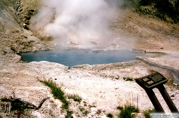 photo de devil spring bouillonnant et fumant